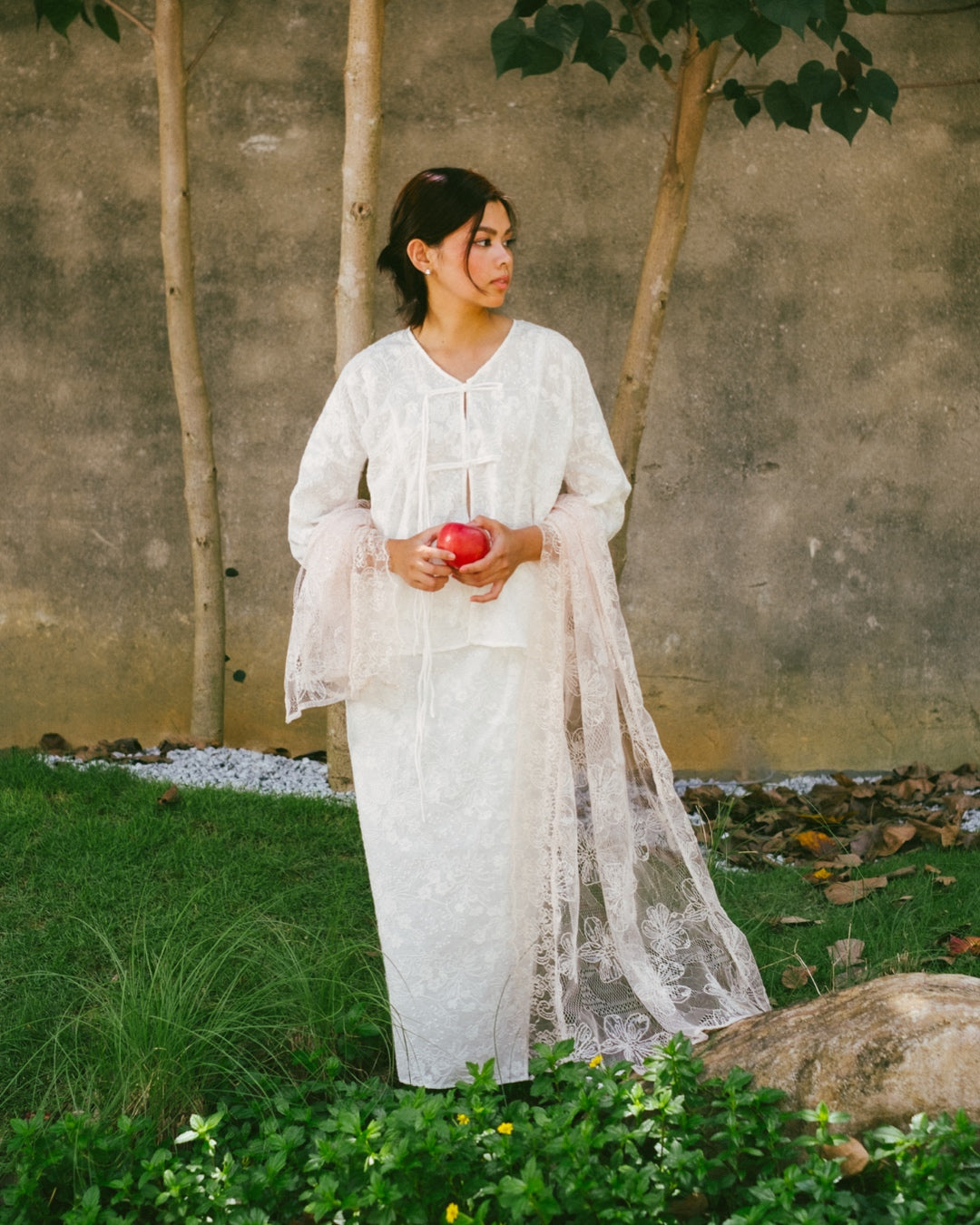 Rayya Kurung in White