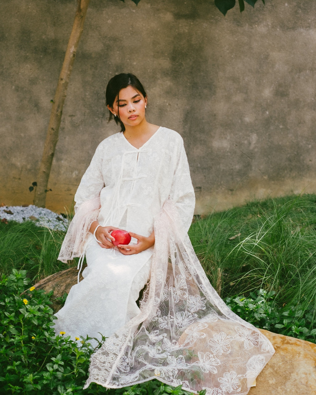 Rayya Kurung in White