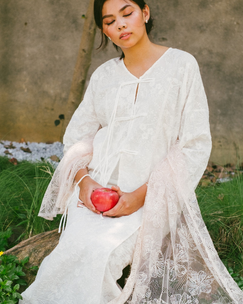 Rayya Kurung in White